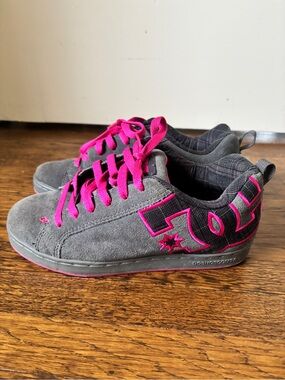 Rare Women’s DC Shoes Court Graffik SE - Gray Pink Plaid Skate Shoes